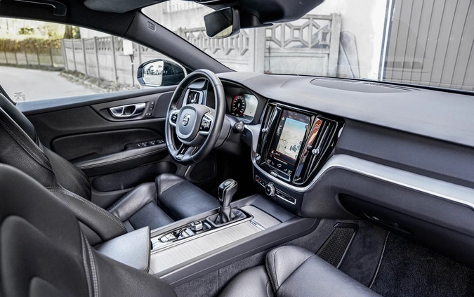 Volvo V60 cena 98900 przebieg: 157000, rok produkcji 2019 z Zalewo małe 781